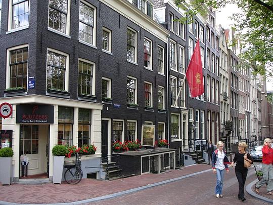 Ondanks hotelstop Amsterdam zes jaar geleden wordt er nog ongeveer twintig hotels gewerkt / Foto: "Hotel Pulitzer, Amsterdam, Netherlands" door lyng883