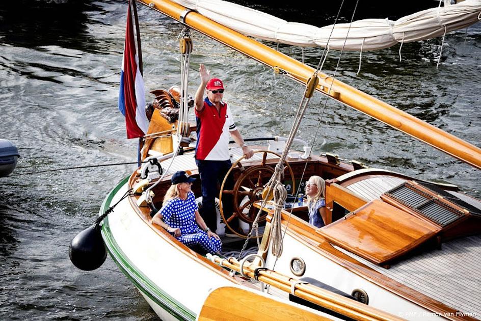 Koning vaart mee op Groene Draeck tijdens SAIL