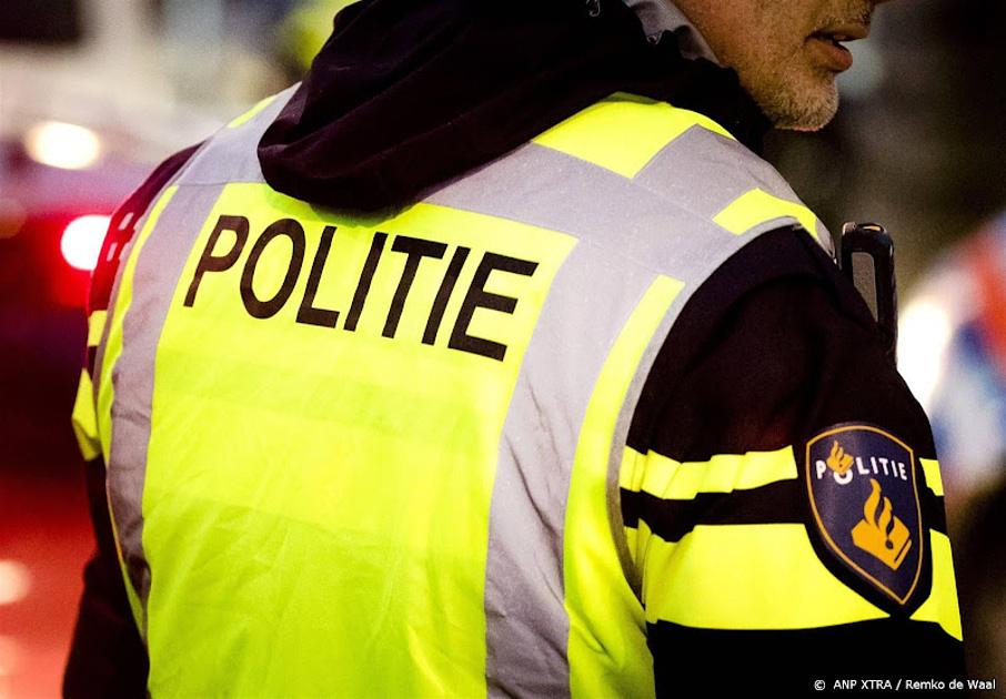 Politieman met politie jasje