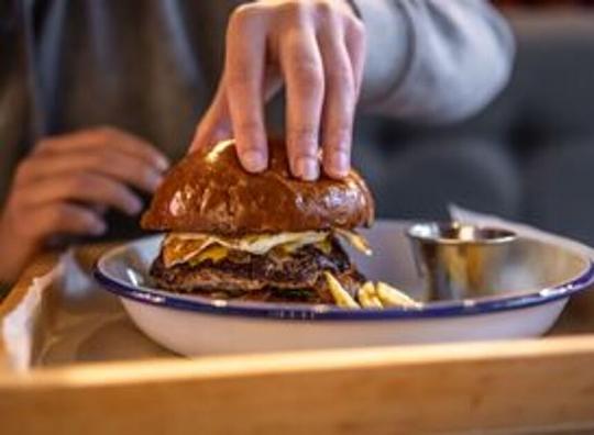 Sterrenchef over kweekburgers: ‘Beste burger die je ooit gaat proeven’