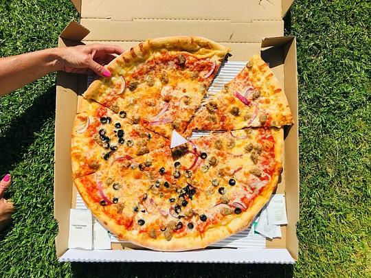 New York Pizza en FOUR Amsterdam gaan exclusieve samenwerking aan