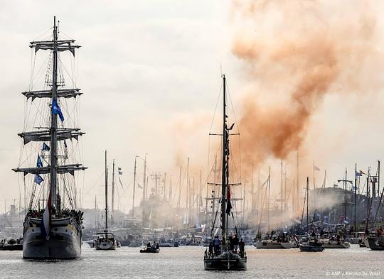 Prins Maurits opent SAIL met scheepsbel