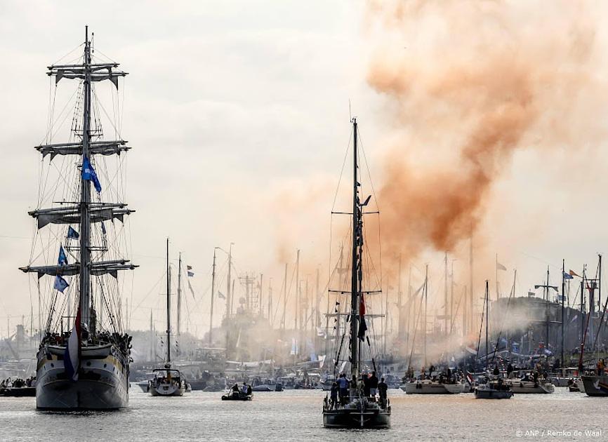 Prins Maurits opent SAIL met scheepsbel