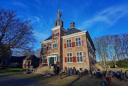 EHM Group heet voortaan Q Hospitality / Foto: 'Hierden - Kasteel de Essenburgh & Surroundings' door Txllxt TxllxT