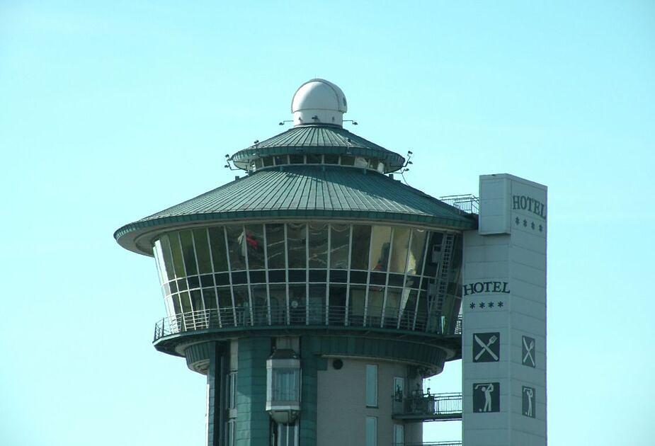 Gebroeders Yang blazen nieuw leven in draaiend restaurant De Koperen Hoogte / Foto: "Koperen Hoogte close up" door Algont 