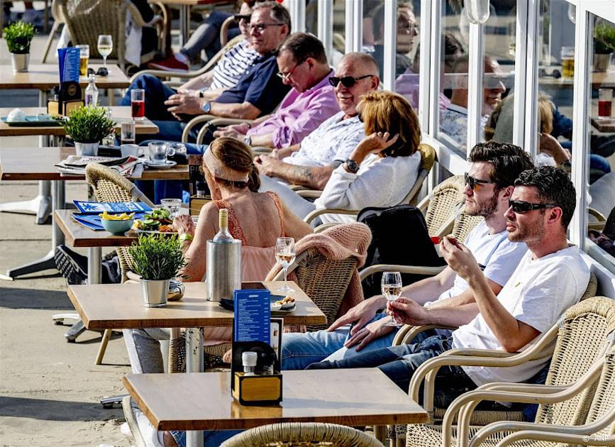 Strandtenten zijn klaar voor warm weekend