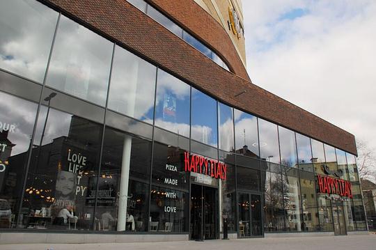 Investeerder van Happy Italy wil zes locaties sluiten / Foto: "Restaurant Happy Italy Arnhem" door Henk Monster