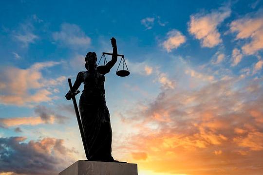 Manager onterecht beschuldigd van diefstal krijgt ruim 20.000 euro van restaurant