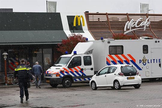 Verdachte dubbele moord McDonald's zegt bij opening strafzaak geen woord