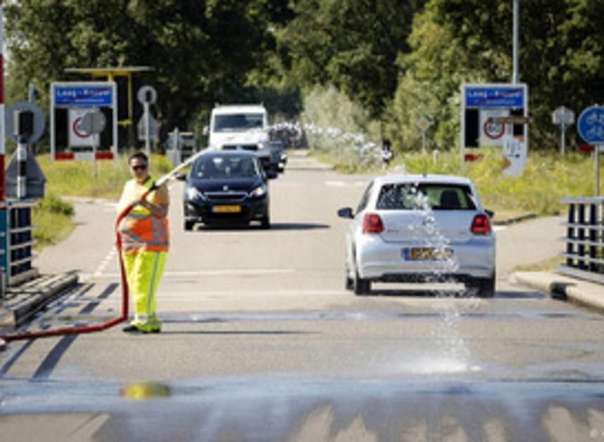 Onderweg naar horeca? Neem voldoende flesjes water en een paraplu mee 