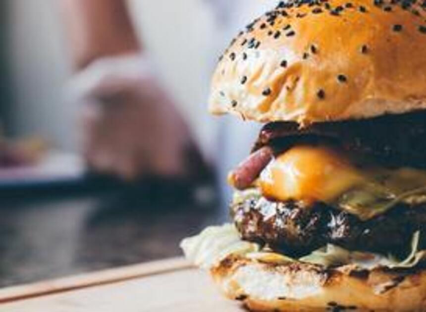 Exclusieve openingsactie Fat Phill’s Zoetermeer: 100 gratis cheeseburgers