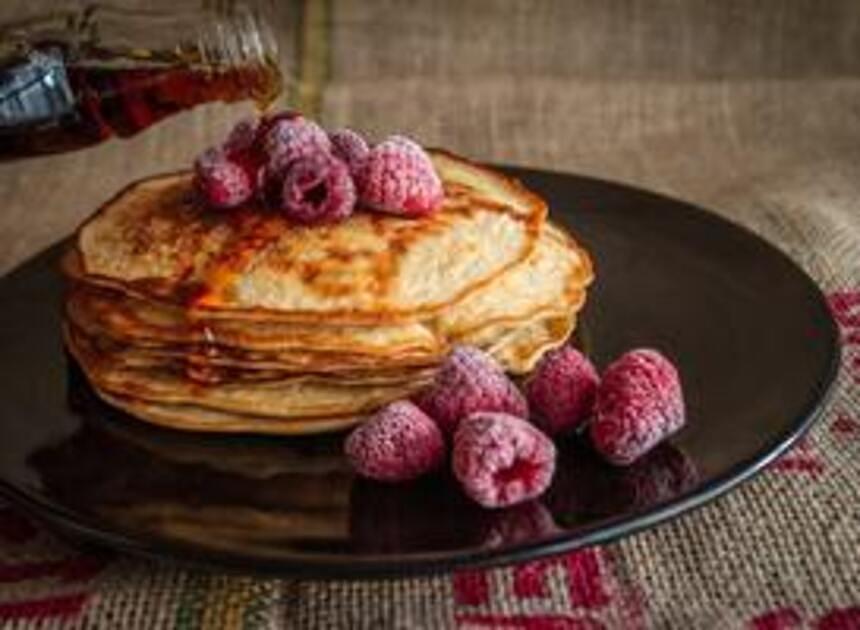 Veertien- en vijftienjarigen aan het werk bij Pannenkoekenhuis in Ruurlo