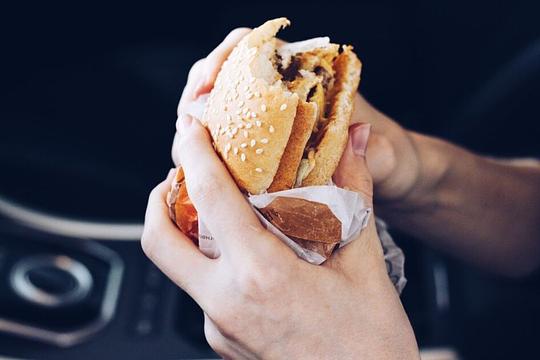 Dit fastfoodrestaurant deelt zaterdag gratis hamburgers uit