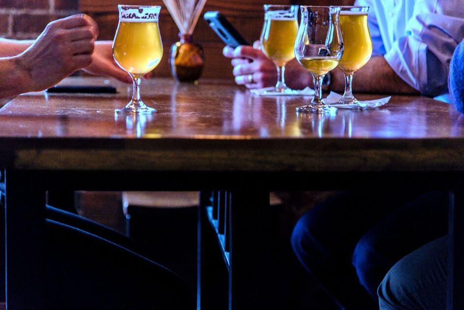 Experts waarschuwen niet voor happy hours, maar voor ander alcoholgevaar