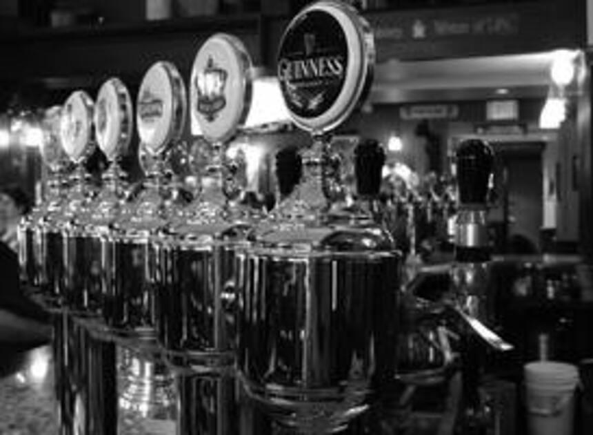 Vaste bezoekers van café 't Aaierdoppie in Veendam krijgen een reünie 