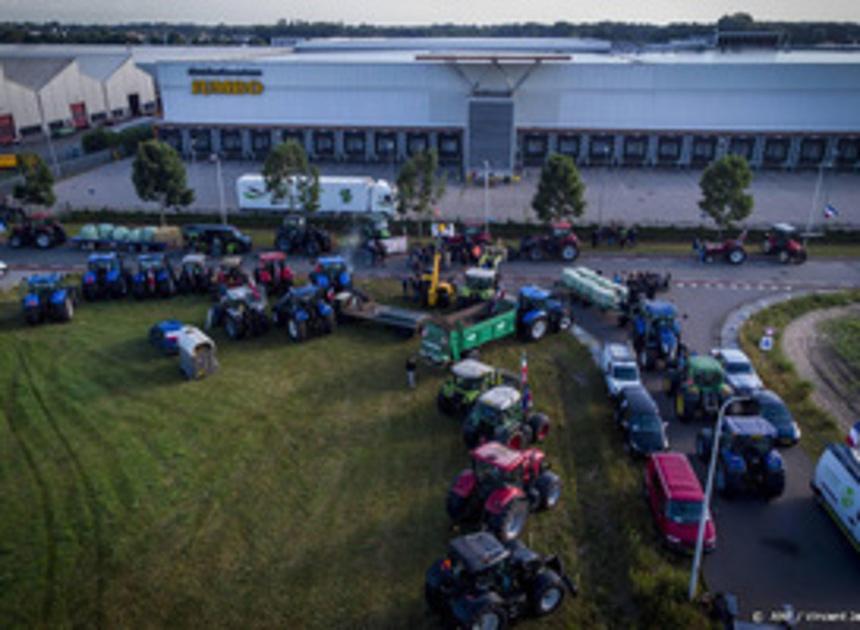 Boeren hebben bij verschillende distributiecentra de nacht doorgebracht