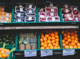 Lees hier welke boodschappen duurder (en goedkoper) zijn geworden