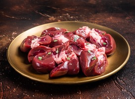 Hanneke runt restaurant Bouchon du Centre al 24 jaar helemaal alleen