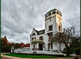 Na zes jaar kan restaurant van Jachtslot Mookerheide weer open / Jachtslot de Mookerheide door Bert Kaufmann (CC BY-SA 2.0) httpscreativecommons.orglicensesby-sa2.0ref=openverse.