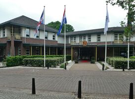 Parkhotel Tjaarda in Oranjewoud officieel geopend / "Parkhotel Tjaarda Oranjewoud" door Condor3d ( CC BY-SA 4.0.) https://creativecommons.org/licenses/by-sa/4.0/?ref=openverse.