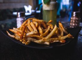 Beverwijkse snackbar City Snacks heeft mazzel: huurbaas komt ondernemers tegemoet