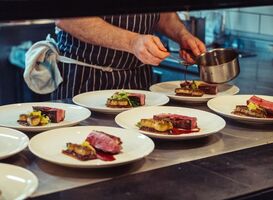 Vakbond FNV wil cultuuromslag in toprestaurants