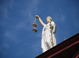 Beruchte 'cateraar' licht wederom bedrijven op