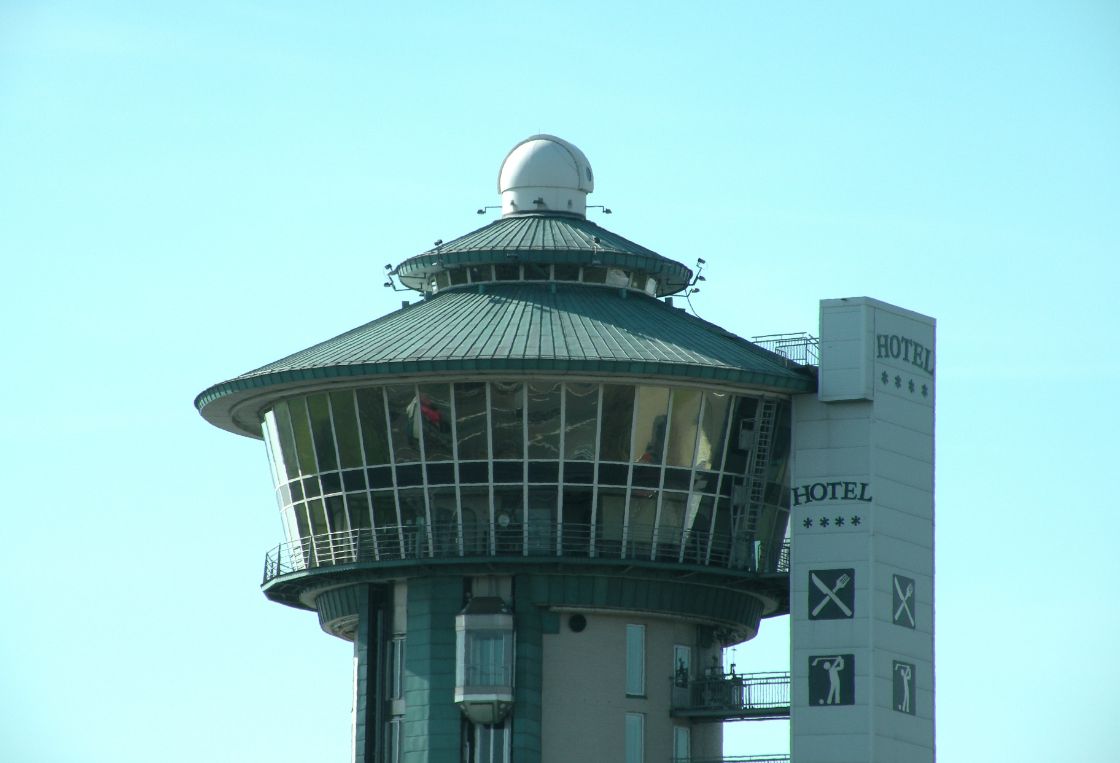 Gebroeders Yang blazen nieuw leven in draaiend restaurant De Koperen Hoogte / Foto: "Koperen Hoogte close up" door Algont